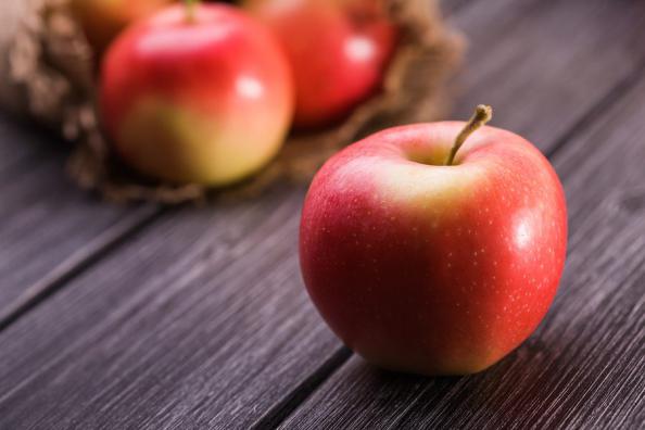 عرضه مستقیم سیب قرمز گلخانه ای