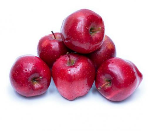 پخش عمده سیب سرخ به صورت فله ای در بازار قزوین